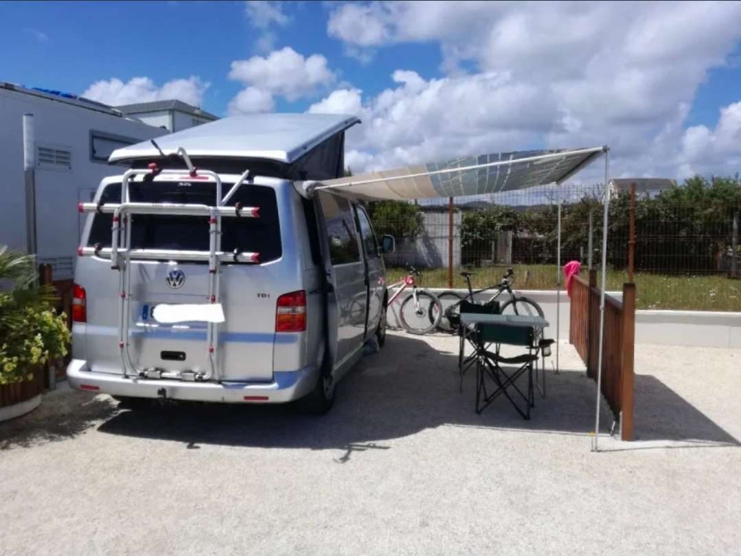 Volkswagen Transporter T5 2.5 TDI Camperizada-ad-promo-imagen